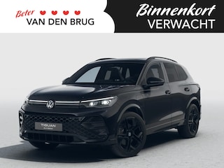 Volkswagen Tiguan R-Line Edition 1.5 eHybrid 200 kW / 272 PK SUV 6 v | Trekhaak | Panorama | Head Up | Black Style | 360 Camera | LED Matrix | Travel Assist | Stuur en Stoelverwarming | 20 inch |