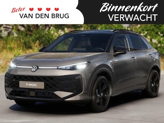 Volkswagen T-Roc R-Line First Edition 1.5 eTSI 110 kW / 150 PK SUV | Panoramadak | Matrix LED | Black Style | Elektrische Klep | Camera | Adaptive Cruise |