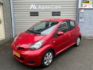 Toyota Aygo 1.0-12V Aspiration Red Eerste eigenaar / Airco / Carplay / Half leder