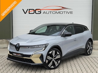 Renault Mégane EV60 Optimum Charge 220 Iconic / SOH 93% / Warmtepomp / Camera Binnenspiegel / 360 Camera / Navigatie / Carplay / Clima / Two Tone / 20" lm