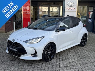 Toyota Yaris 1.5 Hybrid EXECUTIVE BI-TONE STOELVERW 17'' LM-VELGEN HEAD-UP LEER PARK-SENSOREN NAVI APPLE/ANDROID LED CAMERA CLIMA PRIVACY GLASS KEYLESS