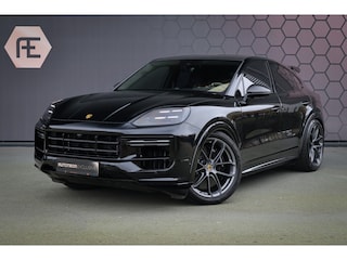 Porsche Cayenne Cayenne Turbo E-Hybrid Coupé met GT Pakket | KERAMISCH | 360 CAMERA | STOELVERWARMING | STUURVERWARMING | CARBON IN & EXTERIEUR | SUEDE HEMEL | PASSENGER DISPLAY | SOFTCLOSE | HEAD UP |