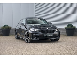 BMW 118i M-Sport Pro Black NAP|Pano|Kuipstoel|Stuurvw|19inch