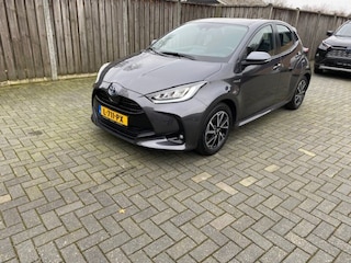 Toyota Yaris 1.5 Hyb. Dynamic NAVI KEYLESS NL-AUTO APPLECAR