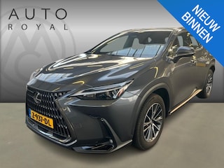 Lexus NX 350h AWD Luxury Line LEDER | CAMERA | LED LAMPEN | ADAPTIEVE CRUISE | DODEHOEK DETECTIE | HUD DISPLAY | STUURVERWARMING/VERWARMDE STOELEN | NAVIGATIE |