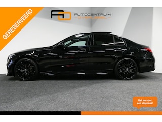 Mercedes-Benz C-klasse 300 e AMG Line / C63S AMG Diffuser / Panamericana Grill / Panoramadak / Digital Light (Laser) / Ambienteverlichting / Rondomzichtcamera / Apple Carplay - Android Auto / Stoelverwarming / Lederen bekleding / Stuurwiel verwarming / Dodehoek detectie / 20'' LMV