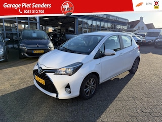 Toyota Yaris 1.5 Hybrid I Camera I Cruise I Stoelverw. I Clima I
