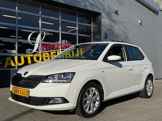 Skoda Fabia 1.0 Clever - Appel CarPlay / Navigatie I Airco I Achteruitrij Camera I LED I PDC I Sport velgen I Dealer onderhouden