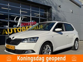Skoda Fabia 1.0 Clever - Appel CarPlay / Navigatie I Airco I Achteruitrij Camera I LED I PDC I Sport velgen I Dealer onderhouden