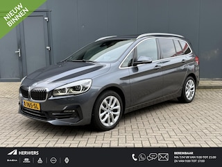 BMW 2-serie Tourer 218i 7p. High Executive / Automaat / Navigatie / Trekhaak / Cruise Control / Camera / Bluetooth / Harman/Kardon / Leder / Stoelverwarming