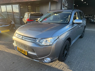 Mitsubishi Outlander 2.0 PHEV Instyle SCHUIFDAK LEDER TREKHAAK CAMERA ORIG NL NAP