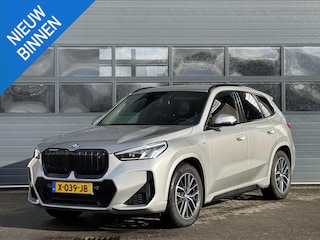 BMW iX1 XDRIVE30 LAUNCH EDITION 67 KWH I M-SPORTPAKKET I 99% SOH I APPLE CARPLAY I P-CAMERA