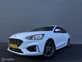 Ford Focus Wagon 1.0 EcoBoost ST Line Business | Trekhaak | Winterpakket | Camera | Clima | Privacy Glass | Carplay | Keyless