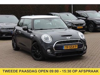 Mini Mini 2.0 Chili Serious Business / Navigatie / Head-up / Keyless / Parkeerhulp achter / 17'' / Stoelverwarming / Cruise Control