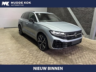 Volkswagen Touareg 3.0 TSi eHybrid 4MOTION R Edition | Luchtvering | Trekhaak | Panoramadak | Head-Up | Massage+Ventilatie | 22 Inch