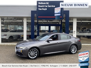 Alfa Romeo Giulia 2.0 T AWD Veloce / Automaat / NL-Auto / 1e-Eigenaar / Vol-Leder / Stuur-/Stoelverwarming / Elektr.-Stoelen met Geheugen / Flippers / Cruise-Control / Climate-Control / DAB Radio-Bluetooth / Navi / PDC V+A / 18'' LMV / ENZ.
