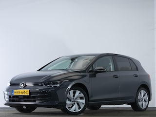 Volkswagen Golf 1.5 eHybrid 204 PK Life Edition | LED | Navigatie | Camera | Trekhaak | Adaptive CruiseControl |