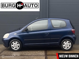 Toyota Yaris 1.3-16V VVT-i Sol 3 deurs - APK T/M 13-02-2027 - EL. RAMEN + SPIEGELS - CPV - STUURBEKRACHTIGING - RADIO/CASSETTE - AIRBAGS - NAP - NL AUTO -