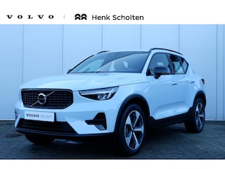 Volvo XC40 B4 Plus Dark | Semi- Elektrische Trekhaak | Verwarmde Stoelen en Stuurwiel | Verwarmbare Voorruit | Premium audio by Harman Kardon | Apple Carplay / Android Auto | Keyless Entry/Start | Park Assist |
