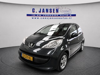 Peugeot 107 1.0-12V XS Urban Move 5 deurs! | AUX aansluiting | Airco | Isofix-bevestigingspunten voor kinderzitjes