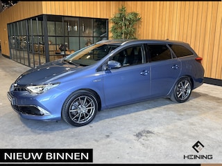 Toyota Auris Touring Sports 1.8 Hybrid Lease Exclusive. Leer. Navi. Camera. 17 inch. Dealer onderhouden met NAP