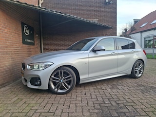 BMW 118i M-Sport 136PK Apple Carplay / Navigatie / Led Verlichting / Lederen Bekleding / Parkeer Sensoren