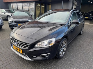 Volvo V60 2.4 D6 AWD ACC BLIS SCHUIFDAK LEDER XENON TREKHAAK ORIG NL NAP