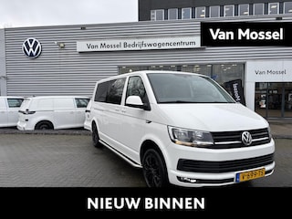 Volkswagen Transporter 2.0 TDI L2H1 Comfortline 150PK | Dubbele Cabine 6 Zits | ABT Zwarte Velgen | Navigatie | DAB+ | Airco | Trekhaak | Parkeerhulp Achter | Cruise Control | App Connect | Achteruitrijcamera | Alarm | Voorruit Verwarming |