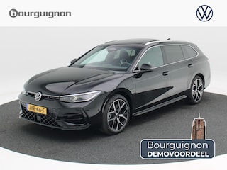Volkswagen Passat R-Line Edition 1.5 eHybrid 204 PK | Panoramadak | Trekhaak | 360 Camera | Sportstoelen | Stoel- & Stuurverwarming |