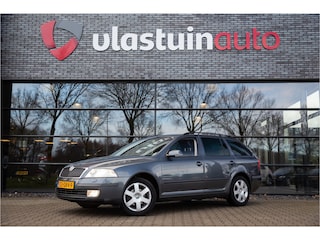 Skoda Octavia Combi 1.6 FSI Elegance Attractive Business , Cruise control, Navigatie,