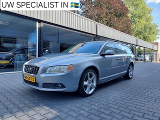 Volvo V70 2.5T Momentum Origineel NL Leer PDC Electrische achterklep Regensensor 18 inch Clima Cruise Trekhaak