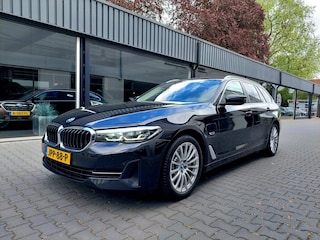 BMW 5-serie Touring 520e Leer Navi Electrisch verstelbare stoel Achteruitrij camera Stoelverwarming Electrische achterklep