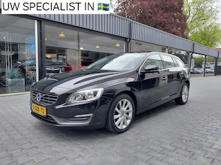 Volvo V60 1.6 D2 Momentum Dak Navi Clima Cruise PDC 17 Inch Telefoon Regensensor Origineel NL Electrisch inklabere buitenspiegels