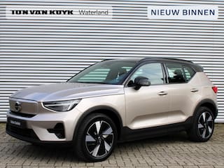 Volvo XC40 Single Motor Extended Range Plus Automaat / Trekhaak / All seasonbanden / Google Maps Navi / Glossy Black dak