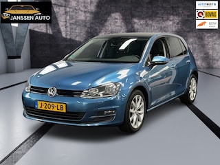 Volkswagen Golf 1.2 TSI | Panoramadak | Stoelverwarming | Climate | 17" | PDC + Inparkeren | Riem Vervangen