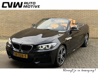 BMW 2-serie Cabrio 218i High Executive M-pakket | Leder | Camera | Navigatie | Apple CarPlay / Android Auto | 18 inch LMV | Sportstoelen | Sportstuur | LED | DAB | Windscherm | Stoelverwarming | Volledig onderhouden | Origineel NL-auto met NAP!