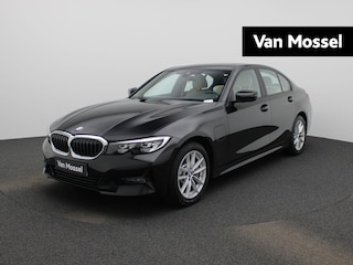 BMW 330e AUTOMAAT | SCHUIFDAK | LEDER | SPORTSTOELEN | CAMERA | NAVIGATIE | APPLE CARPLAY | LMV | LED | PDC | STOELVERWARMING | CLIMA | CRUISE | 12 MAANDEN BOVAG GARANTIE |
