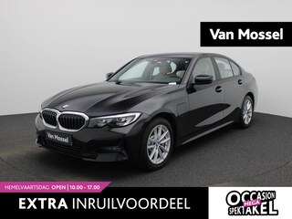 BMW 330e AUTOMAAT | SCHUIFDAK | LEDER | SPORTSTOELEN | CAMERA | NAVIGATIE | APPLE CARPLAY | LMV | LED | PDC | STOELVERWARMING | CLIMA | CRUISE | 12 MAANDEN BOVAG GARANTIE |