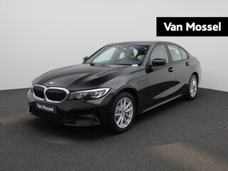 BMW 330e AUTOMAAT | SCHUIFDAK | LEDER | SPORTSTOELEN | CAMERA | NAVIGATIE | APPLE CARPLAY | LMV | LED | PDC | STOELVERWARMING | CLIMA | CRUISE | 12 MAANDEN BOVAG GARANTIE |