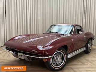 Chevrolet Corvette C2 Coupé / Matching Numbers / 350 PK / 4-Speed Manual / Milano Maroon Red / 1965 / Sidepipes / Kelsey Hayes Knock Off