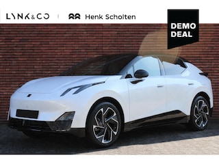 Lynk & Co 02 More 66 kWh | 360 Graden Camera | Harman Kardon | Panoramadak | Elektrisch bedienbare voorstoelen met geheugen | Keyless Entry | Getint glas | Adaptieve Cruise Control | Dodehoekassistent | Sfeerverlichting | Stuurwielverwarming | Stoelverwarming