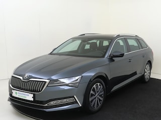 Skoda Superb 1.4 TSI iV Business Edition | Trekhaak | Adaptieve demping | Stoelverwarming | Navigatie | Cruise control | CarPlay | Elektrisch inklapbare buitenspiegels |