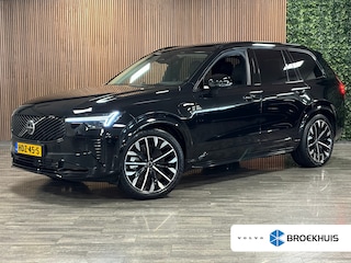 Volvo XC90 T8 AWD Recharge Ultra Dark | Vol! | Bowers & Wilkins | Luchtvering | Stoelventilatie | Trekhaak | 360 Camera | Head-Up Display | Stoelmassage | 455pk | Adaptieve Cruise Control | Stoelverwarming voor+achter | Stuurwielverwarming | Schuifdak | 21 Inch | Full LED Matrix Meesturende koplampen | Pilot Assist | BLIS Dode Hoek Detectie | Alcantara hemelbekleding | Lederen handgrepen en zonnekleppen | Elektrische voorstoelen geheugen | Nappa Lederen bekleding | Zitting verlenging voorstoelen | Lederen Dashboard | Google Infotainment | Keyless Drive | Parkeersensoren voor+achter | Privacy Glass | Elektrisch bedienbare achterklep | Geïntegreerde zongordijnen achterportieren | Geïntegreerd kinderzitje achterin | Verlichte instaplijsten | 7-Persoons | 4-Zone Climate Control | DAB Radio | Apple Carplay/Android Auto | Alarm Klasse III | Draadloos telefoon opladen | Volvo On Call met mobiele App functie | Onyx Black Metallic |