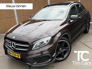Mercedes-Benz GLA 200 Edition 1 AMG-pakket Automaat | Panoramadak | Leren bekleding | Stoelverwarming | Cruise & climate control | Bi-Xenon koplampen | Parkeersensoren voor en achter | Harman/kardon | Elek. verstelbare bestuurdersstoel
