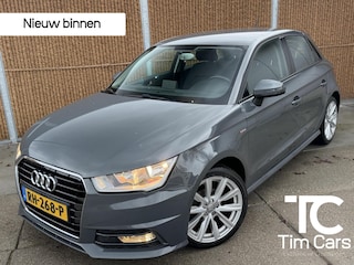 Audi A1 Sportback 1.0 TFSI Adrenalin Handgeschakeld | S-line exterieur | Airconditioning | Cruise control | Navigatie voorbereiding | Nanogrijs metallic | Zwart dak | Multifunctioneel stuurwiel | Nette auto!