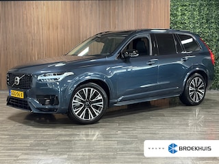 Volvo XC90 T8 AWD Recharge Ultra Dark | Vol! | Bowers & Wilkins | Luchtvering | Stoelventilatie | Trekhaak | 360 Camera | Head-Up Display | Stoelmassage | 455pk | Adaptieve Cruise Control | Stoelverwarming voor+achter | Stuurwielverwarming | Schuifdak | 20 Inch | Full LED  Meesturende koplampen | Pilot Assist | BLIS Dode Hoek Detectie | Alcantara hemelbekleding | Lederen handgrepen en zonnekleppen | Elektrische voorstoelen geheugen | Nappa Lederen bekleding | Zitting verlenging voorstoelen | Lederen Dashboard | Google Infotainment | Keyless Drive | Parkeersensoren voor+achter | Privacy Glass | Elektrisch bedienbare achterklep | Geïntegreerde zongordijnen achterportieren | Geïntegreerd kinderzitje achterin | Verlichte instaplijsten | 7-Persoons | 4-Zone Climate Control | DAB Radio | Apple Carplay/Android Auto | Alarm Klasse III | Draadloos telefoon opladen | Volvo On Call met mobiele App functie | Denim Blue Metallic |