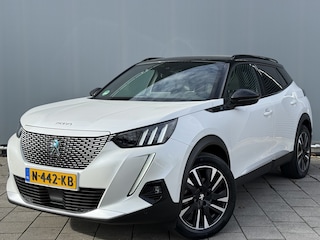 Peugeot 2008 BWJ 10-2021 | EV GT 136PK Pack 50 kWh | PANO DAK | TREKHAAK | CLIMA | NAVI | CAMERA A | 18'' LMV | PDC 2X | CARPLAY |