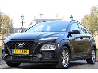 Hyundai Kona 1.0T Essence | NL-AUTO! | TREKHAAK | CAMERA | CRUISE | LANE ASSIST | PARK SENS | NAVI | DAB | 16" LMV