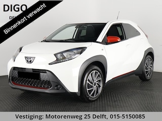 Toyota Aygo 1.0 VVT-i SPECIAL EDITION RED GARANTIE 6-2033 CARPLAY NAVIGATIE.ADAPTIEVE CRUISE. SPECIAL EDITION PACK