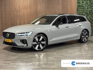 Volvo V60 T8 AWD Recharge Ultra Dark | Trekhaak | Schuifdak | 455pk | Head-Up Display | Harman Kardon | Adaptieve Cruise Control | Stoelverwarming voor+achter | Stuurwielverwarming | Full LED Meesturende koplampen | Parkeercamera | Pilot Assist | BLIS Dode Hoek Detectie | Elektrische voorstoelen geheugen | Lederen bekleding | Zitting verlenging voorstoelen | Lederen dashboard | 19 Inch | Google Infotainment | Keyless Drive | Parkeersensoren voor+achter | Privacy Glass | Elektrisch bedienbare achterklep | DAB Radio | Apple Carplay/Android Auto | Volvo On Call met mobiele App functie | Vapour Grey Metallic |